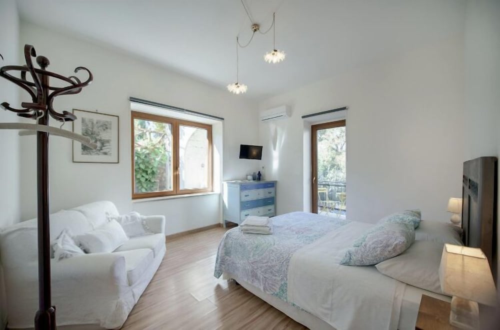 Deluxe Triple Room, Garden View photo 1