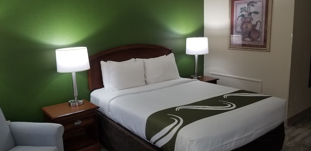 Standard Room, 1 Queen Bed, Non Smoking photo 1