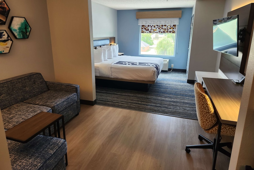 Room, 1 King Bed, Accessible, Non Smoking (Mobility Accessible) photo 1