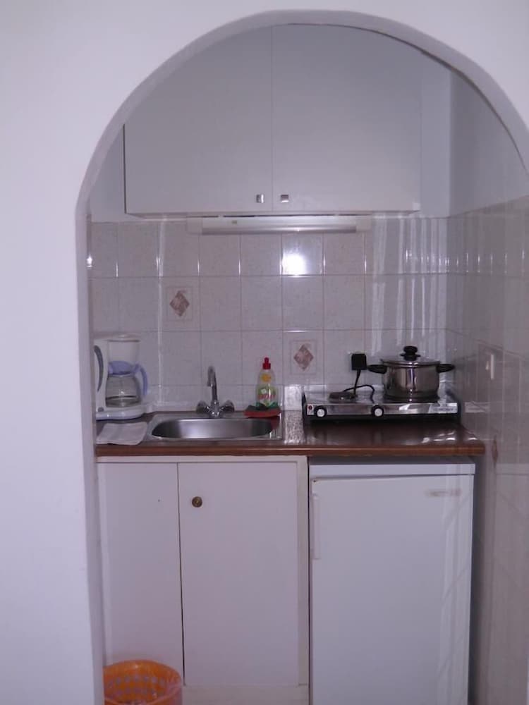 Studio (3 adults) photo 2