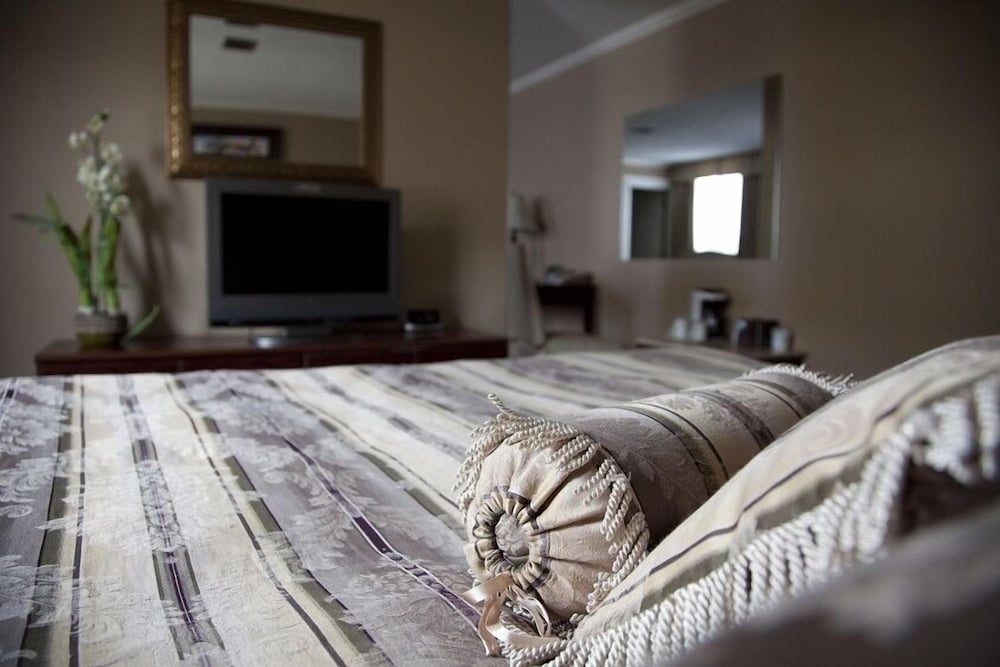 Signature Room, 1 Queen Bed, Corner photo 1