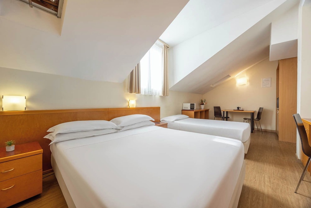 Family Studio, Kitchenette