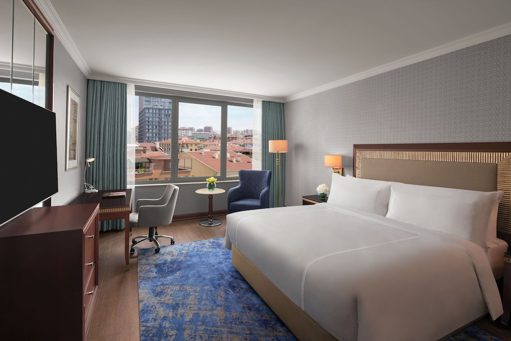 Superior Room, 1 King Bed, City View