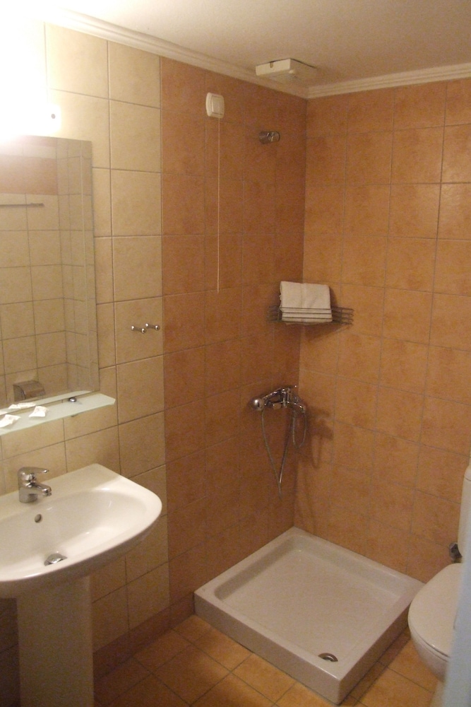 Double or Twin Room, 2 Twin Beds, Non Smoking photo 2