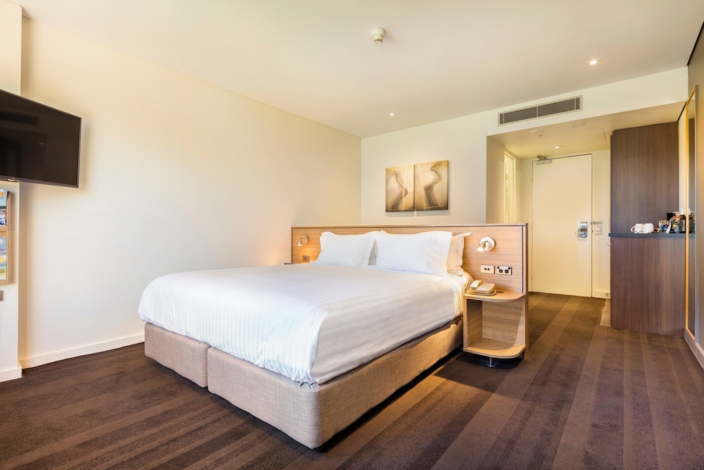 Premium Room, 1 King Bed (Glebe Park View) - Photo 3
