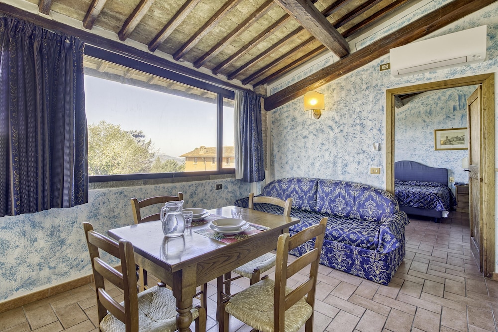 Family Apartment, 1 Bedroom (Usignoli Pool Apartment Tuscany) photo 2