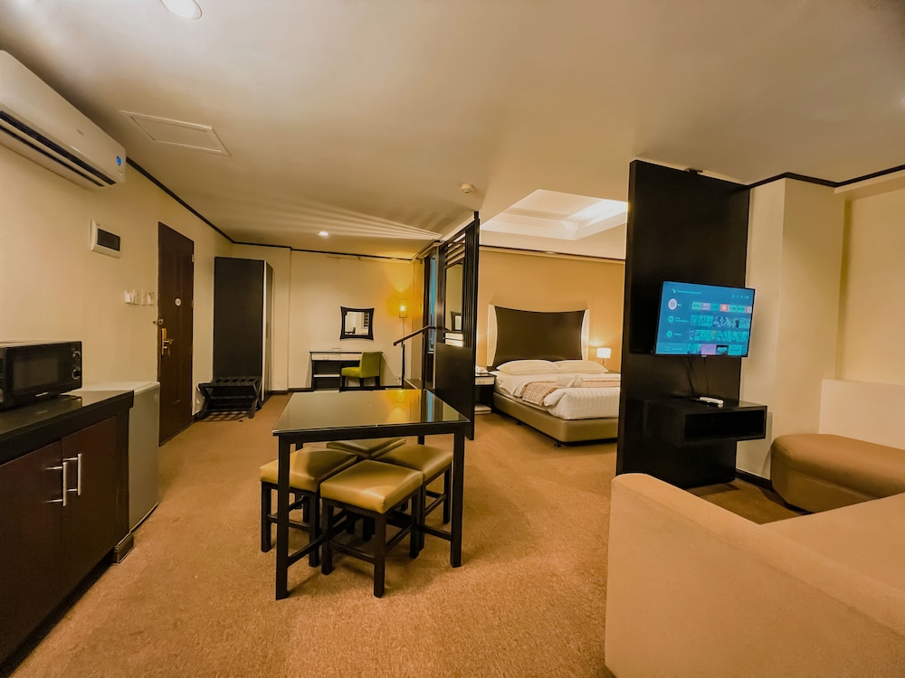 Executive Room - Photo 1