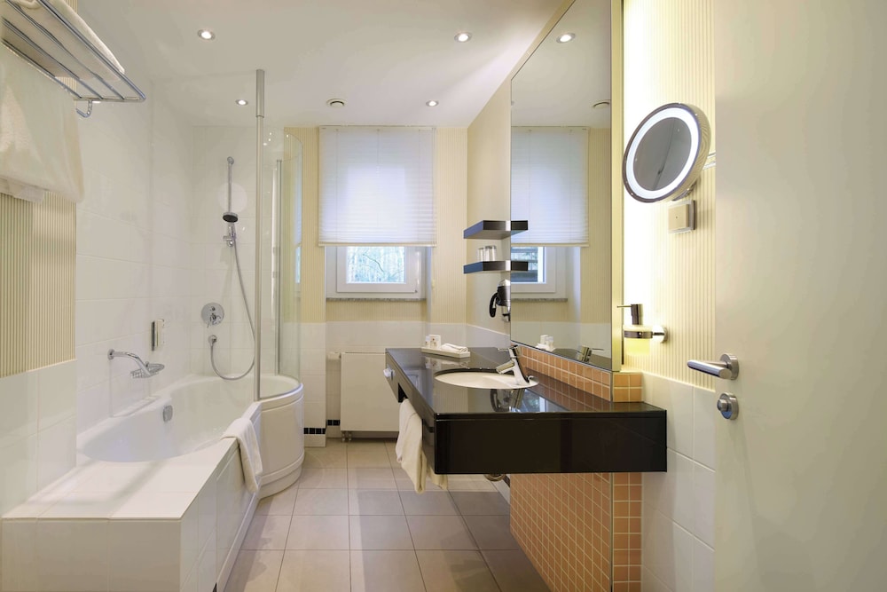 Junior Suite, 1 Double Bed, Garden View, Annex Building (Converts to 2 Twin Beds) photo 3