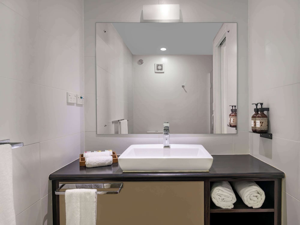 Standard Room, 1 King Bed photo 2