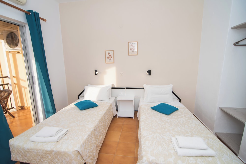 Double or Twin Room, Balcony, Courtyard View photo 3