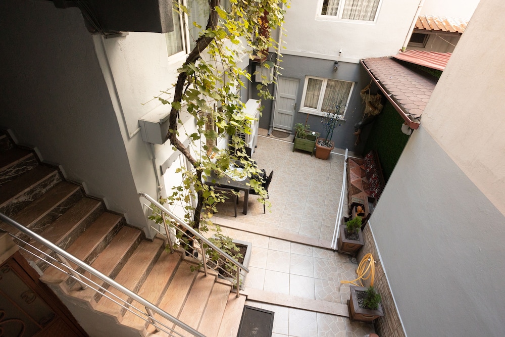 Basic Apartment photo 3