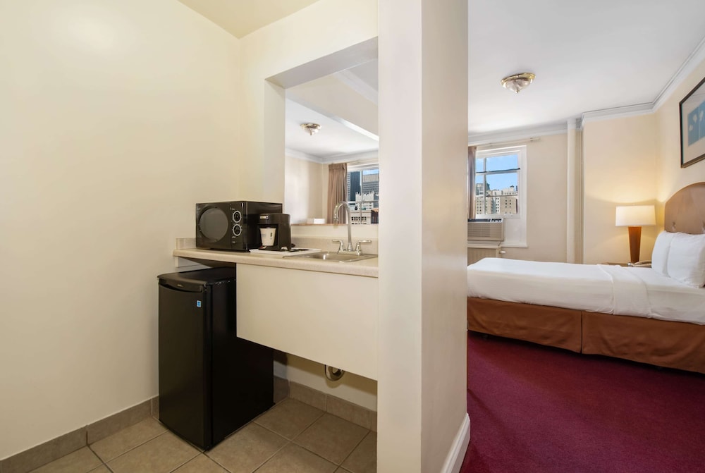 Studio Suite, 1 King Bed with Sofa bed, Non Smoking - Photo 2