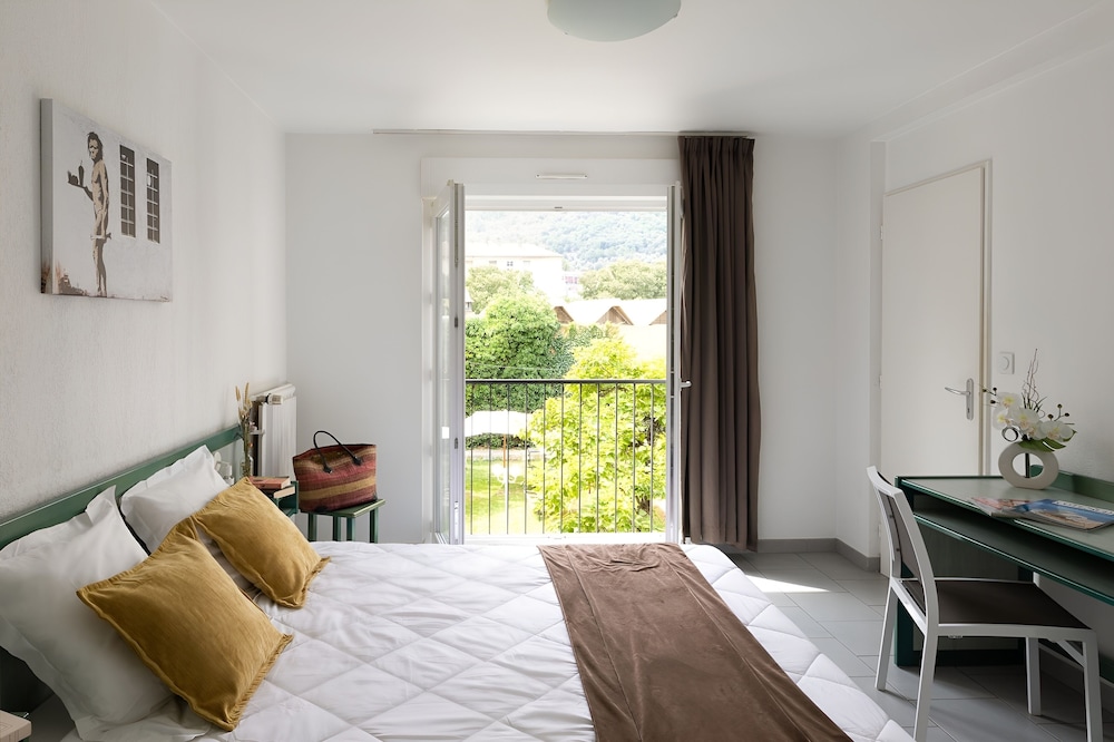 Apartment, 1 Queen Bed, Kitchen, Garden Area photo 1