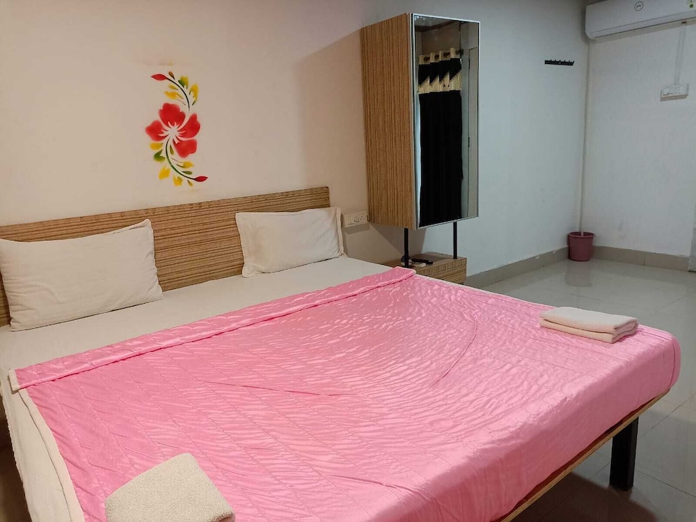 Comfort Room, Lake View