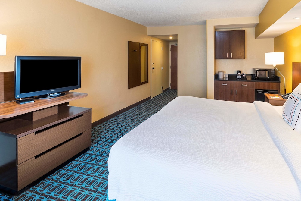 Room, 1 King Bed (Mobility Accessible, Roll-In Shower)