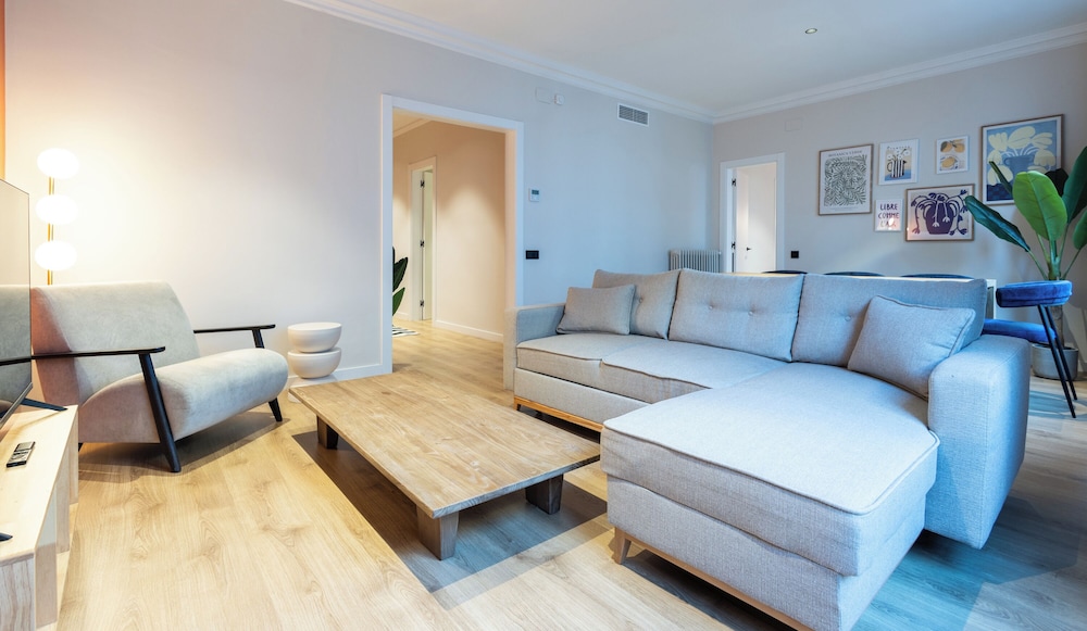 Apartment (3 Bedrooms)