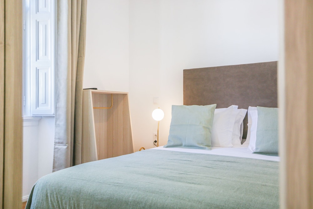 Basic Room, 1 Bedroom, Refrigerator, City View photo 3