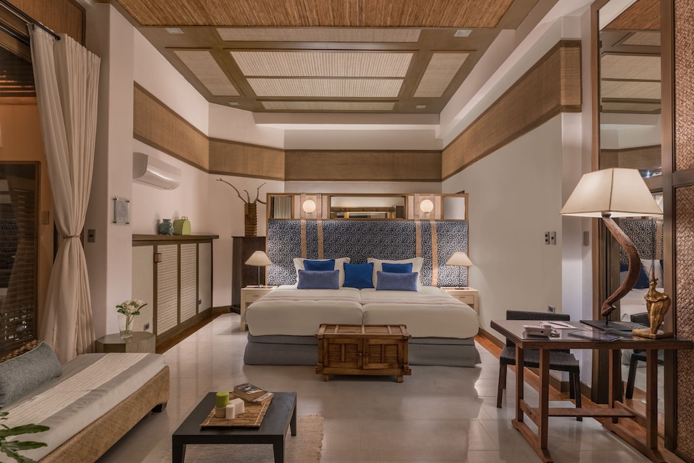 Zephyr (Grand Premiere Ocean View Suite) photo 3