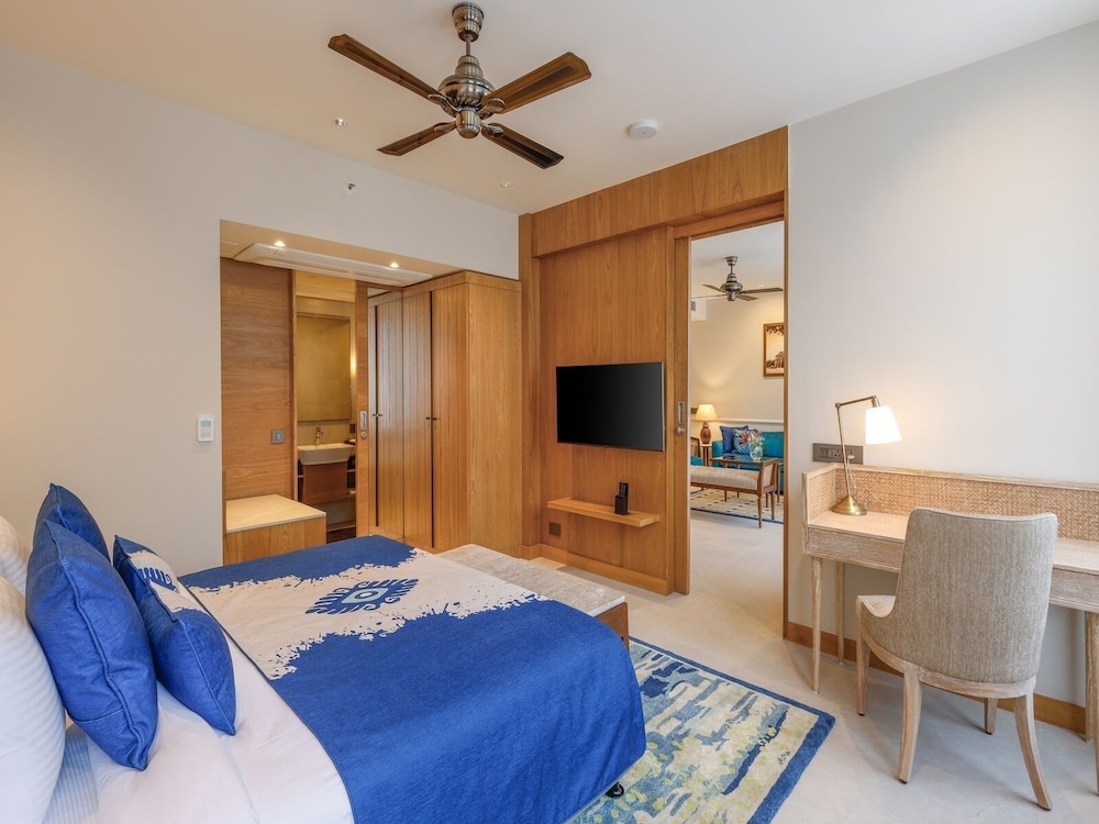 Astor Suite - Pool View photo 3