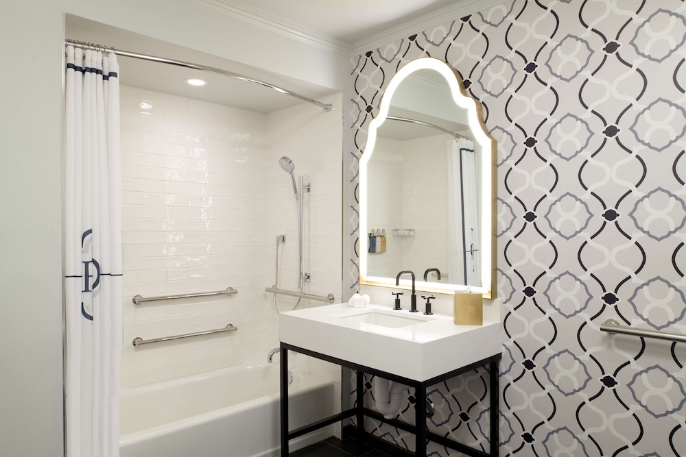 Room, 2 Queen Beds, Accessible (3x3 Shower) - Photo 6