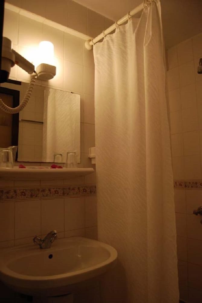 Standard Triple Room photo 2