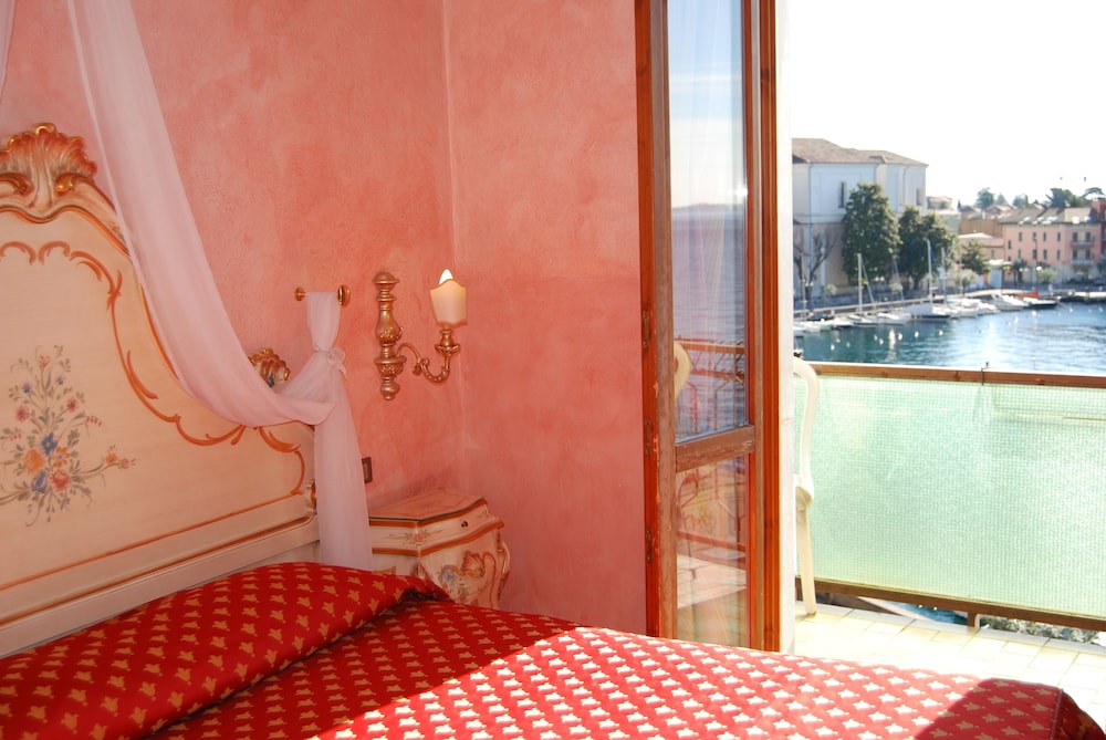 Room, Lake View photo 2