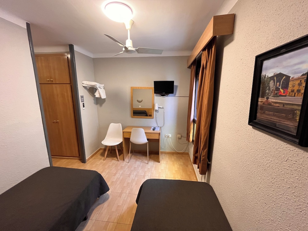 Classic Double Room, 2 Twin Beds photo 2