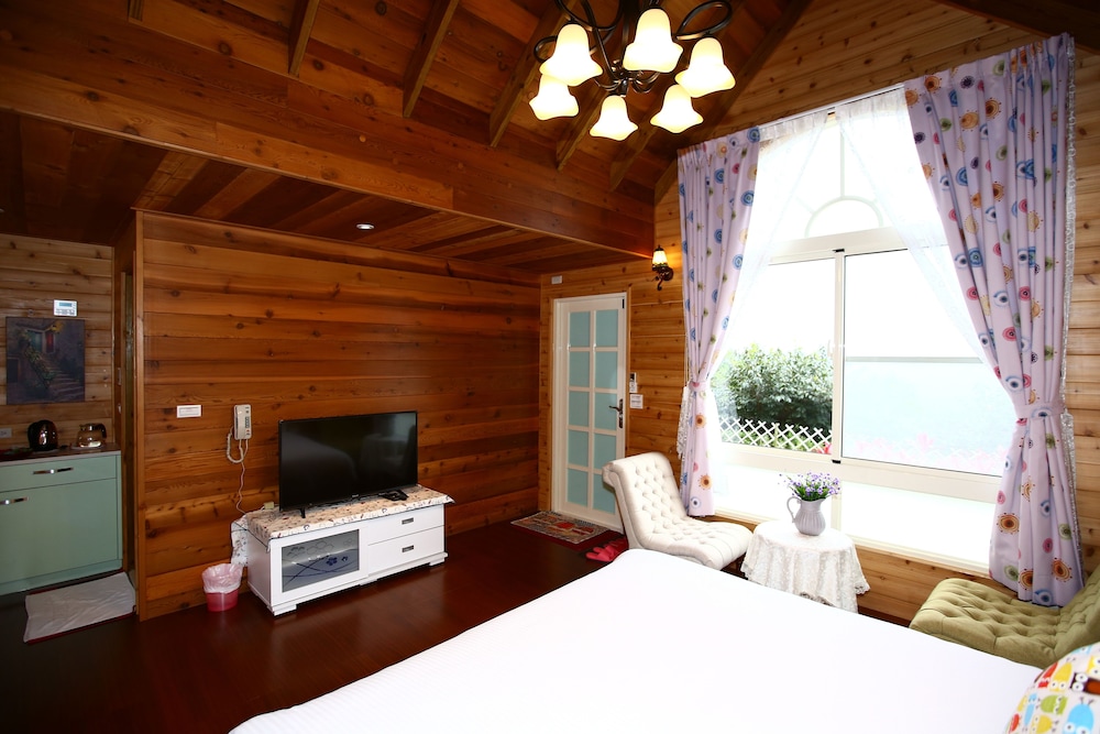 Exclusive Chalet, 1 Queen Bed, Valley View, Courtyard Area photo 3