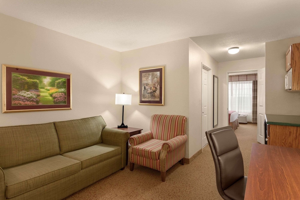 Studio Suite, 1 King Bed, Non Smoking, Jetted Tub - Photo 1