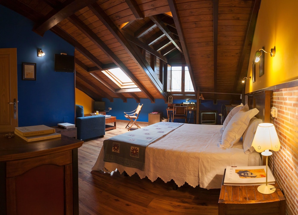 Quadruple Room (Jim Novack)