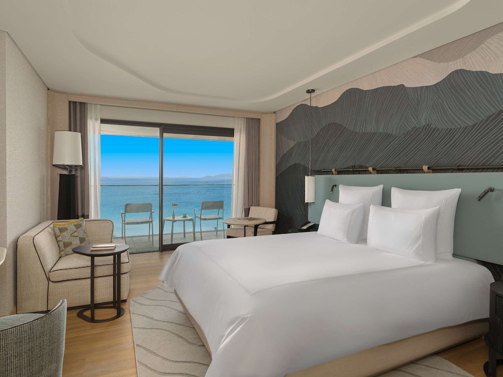 Swiss Advantage Room, 1 King Bed - Photo 3
