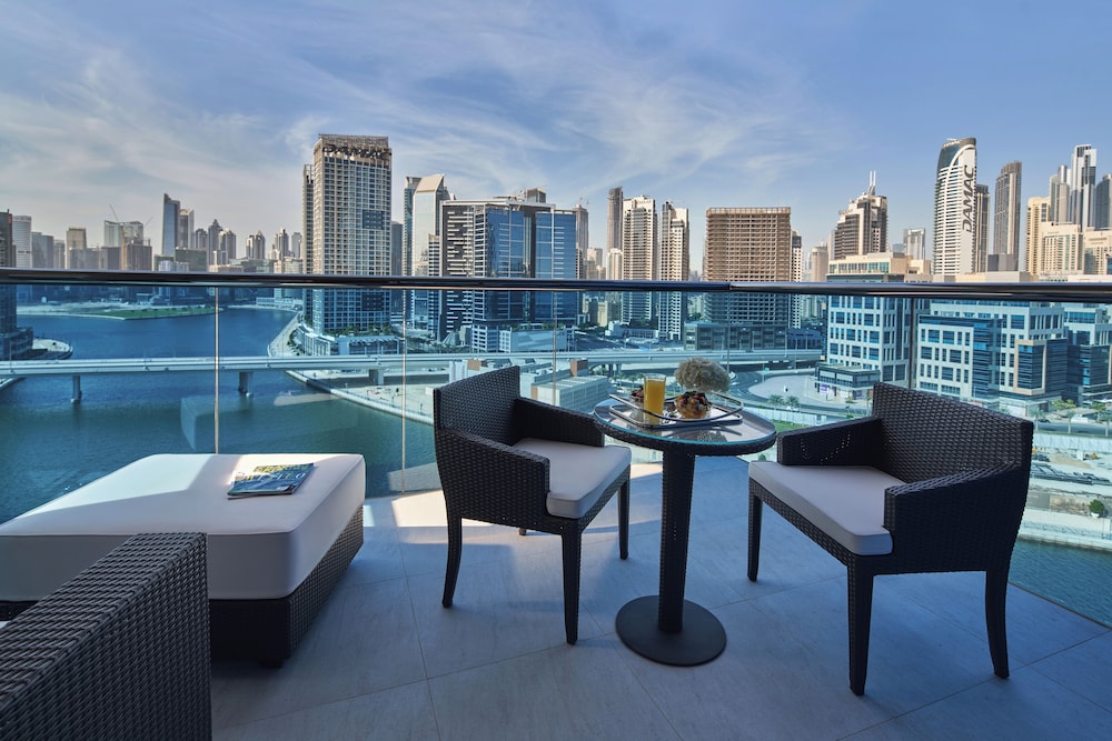 Room, Balcony, Canal View (General Admission King) thumbnail 5