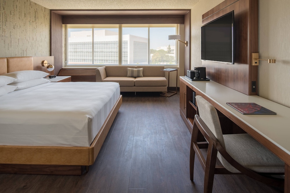 Room, 1 King Bed (Hearing Accessible) - Photo 1