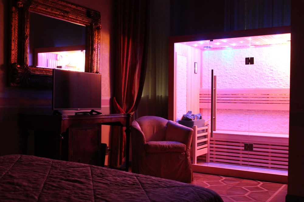 Romantic Suite, 1 Bedroom, Sauna, Tower photo 2