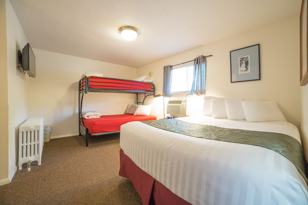 Family Room, Multiple Beds photo 1