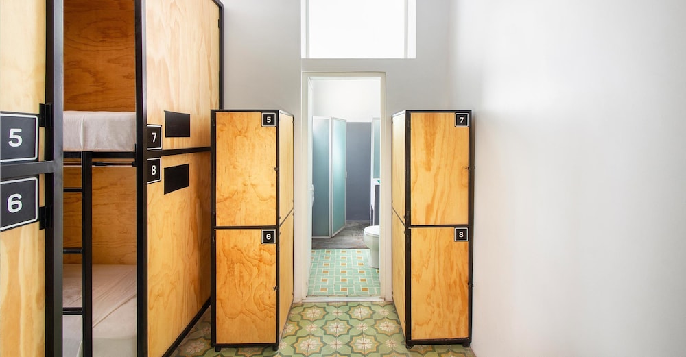 Basic Shared Dormitory, Mixed Dorm, Shared Bathroom (12 beds) photo 1
