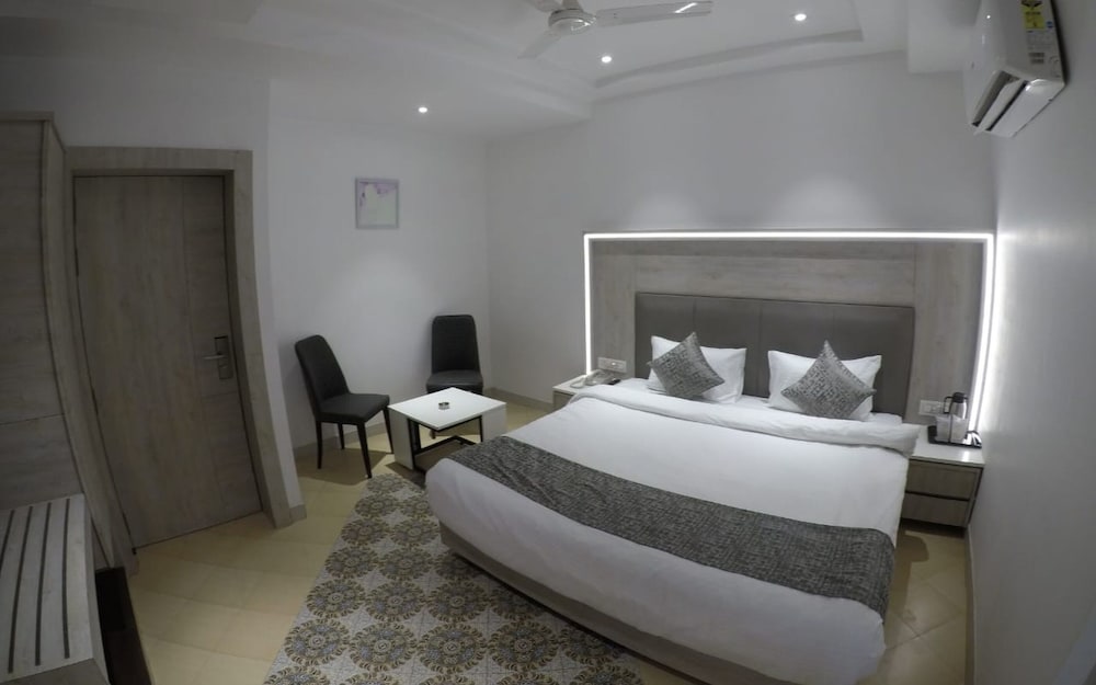 Executive Room photo 2