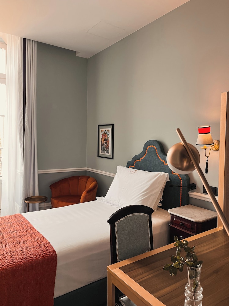 Superior Single Room thumbnail 5