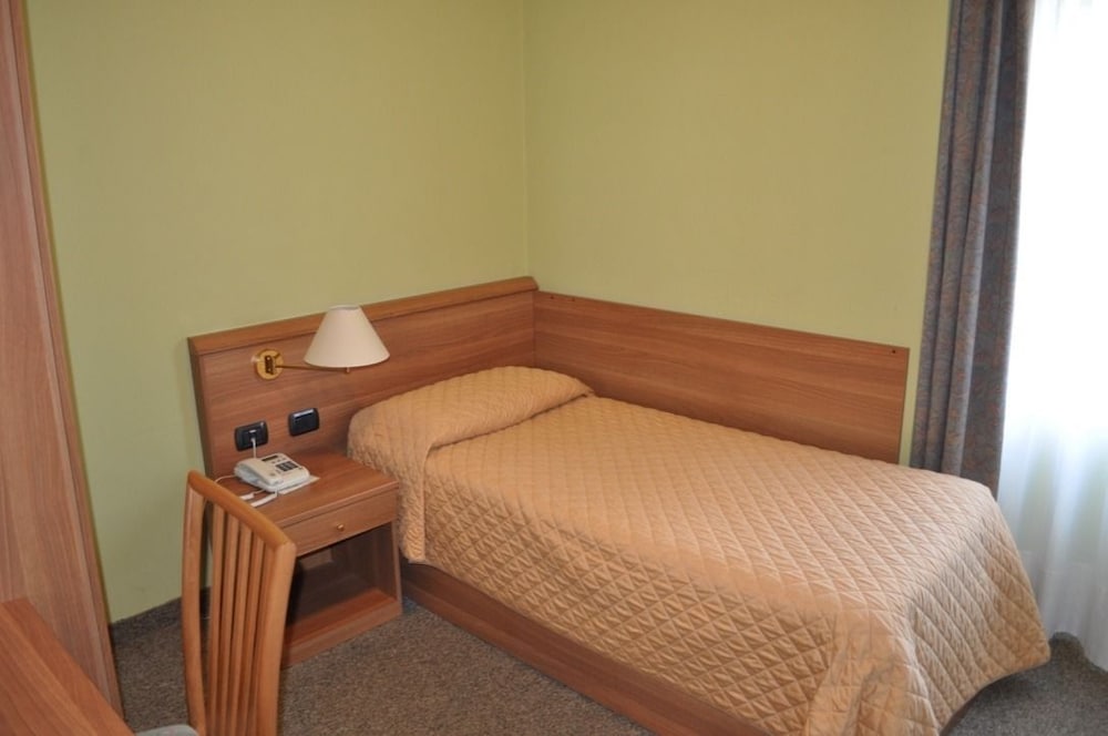 Economy Room photo 3