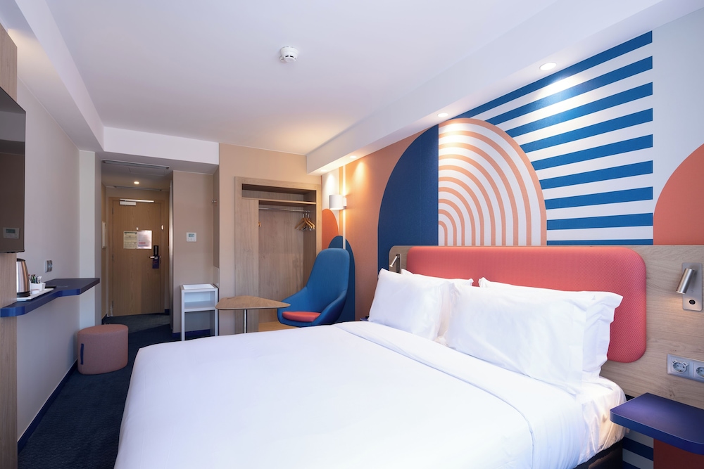 Standard Room, 1 Queen Bed, Balcony - Photo 1