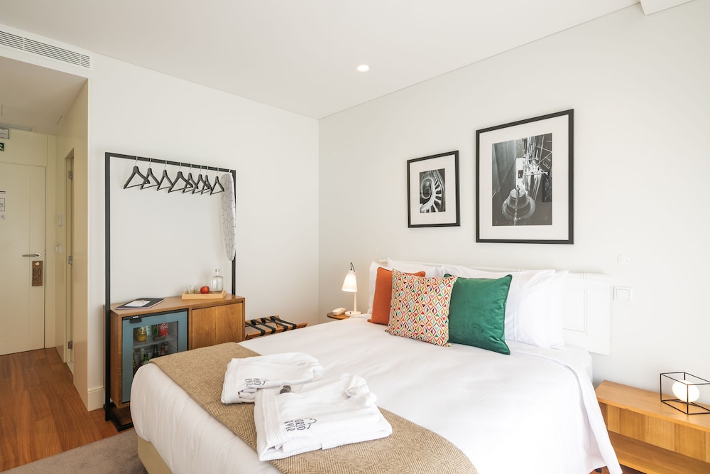 Double Room, City View thumbnail 6