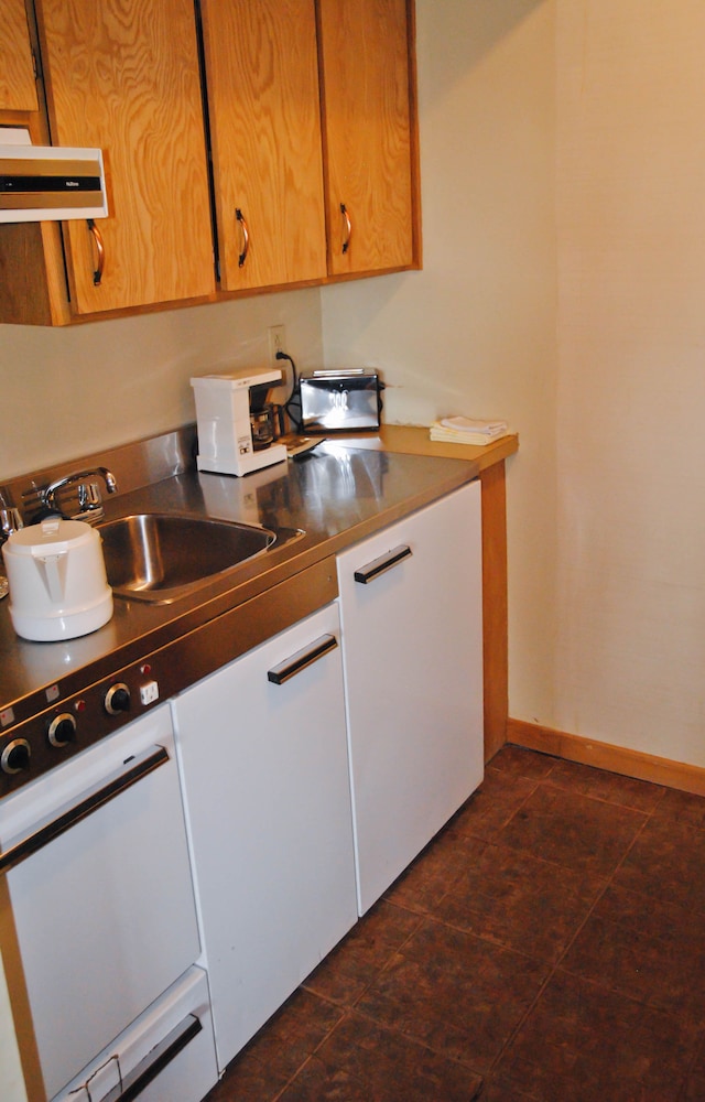 Condo, 2 Bedrooms, Kitchen photo 2