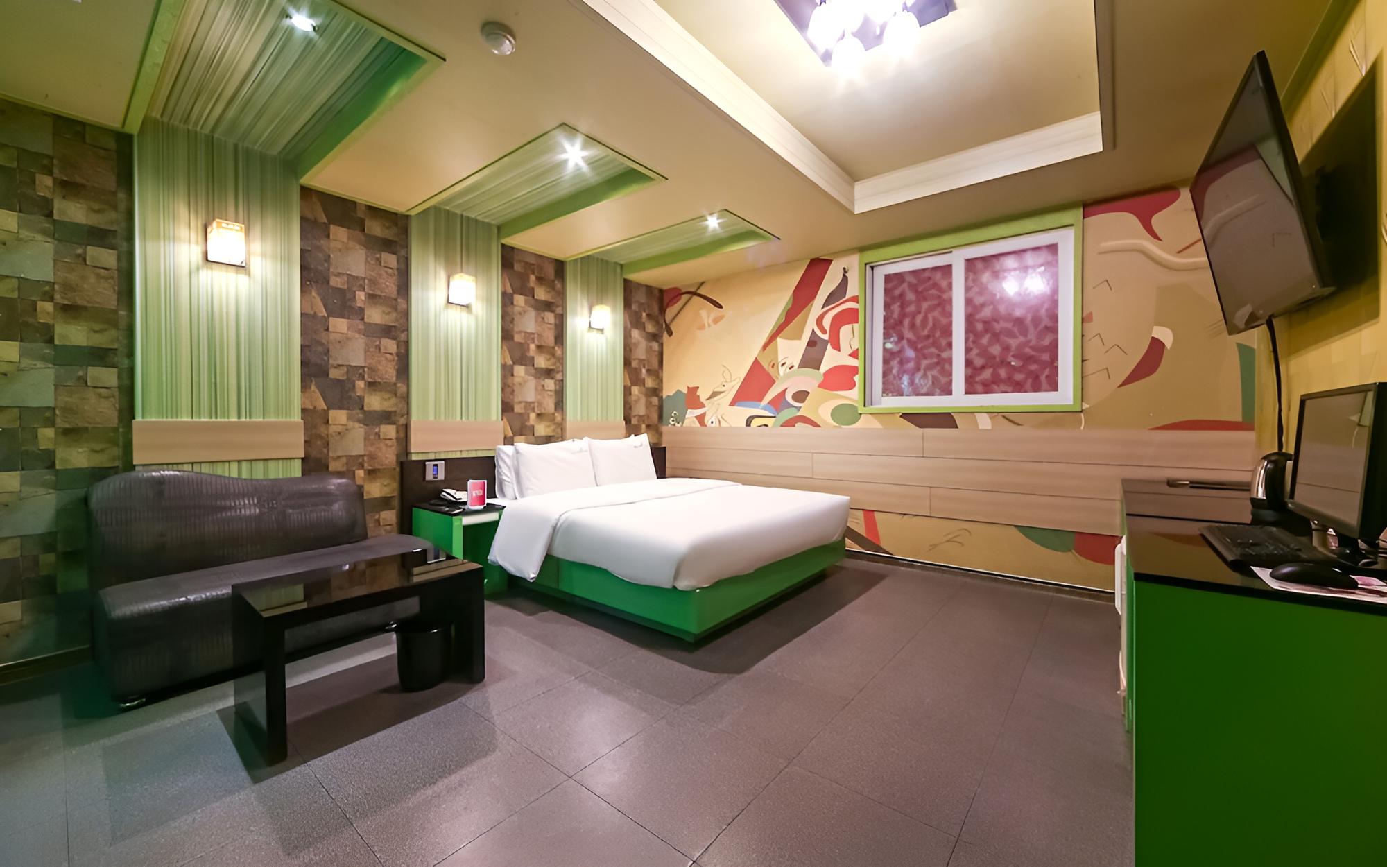 Room (Standard) - Photo 6