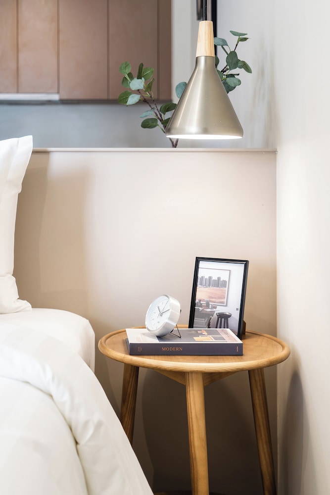 Executive Room, 1 King Bed thumbnail 5
