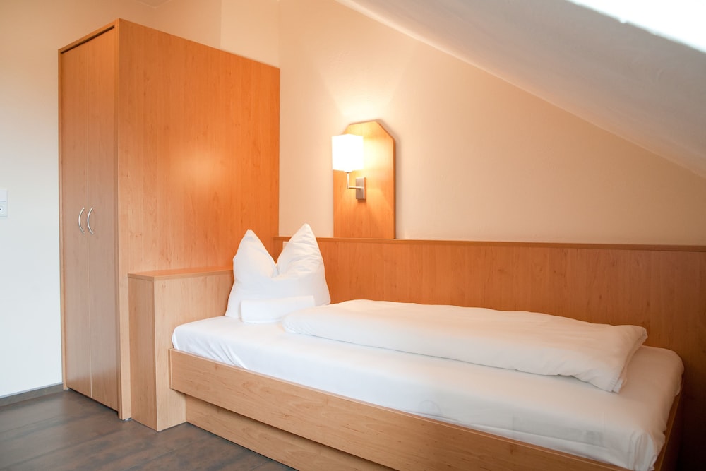 Apartment (4 Single Rooms)