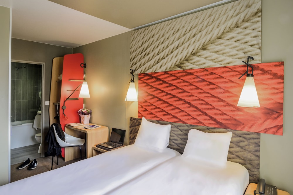 Standard Room, 2 Twin Beds - Photo 10
