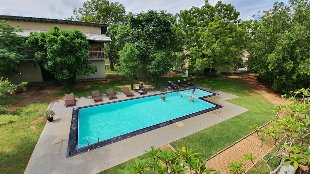 Deluxe Double or Twin Room, Pool View photo 3