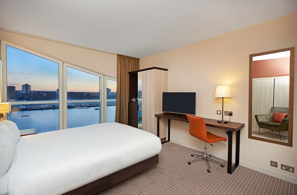 Deluxe Room, 1 Queen Bed, Balcony