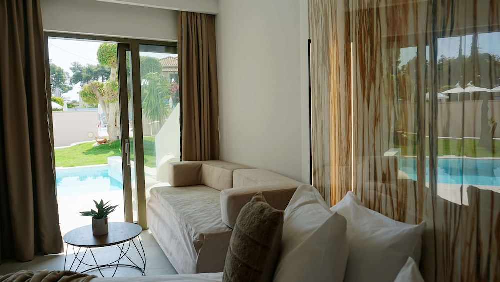 Junior Suite, Private Pool - Photo 7