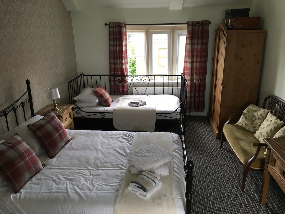 Suite, Ensuite photo 1